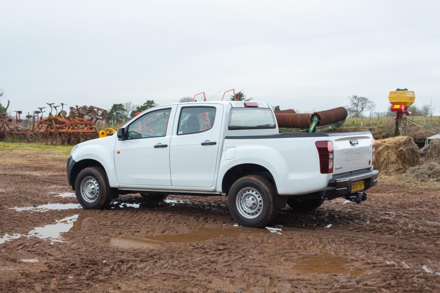  Isuzu D-Max Ultility Double Cab 2018 года  (UK) (фото 6 из 24)